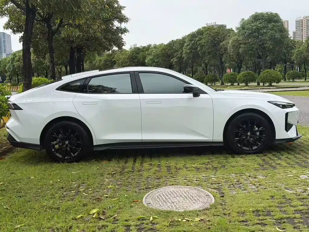 Changan UNI-V 2025 2024 1.5T Premium