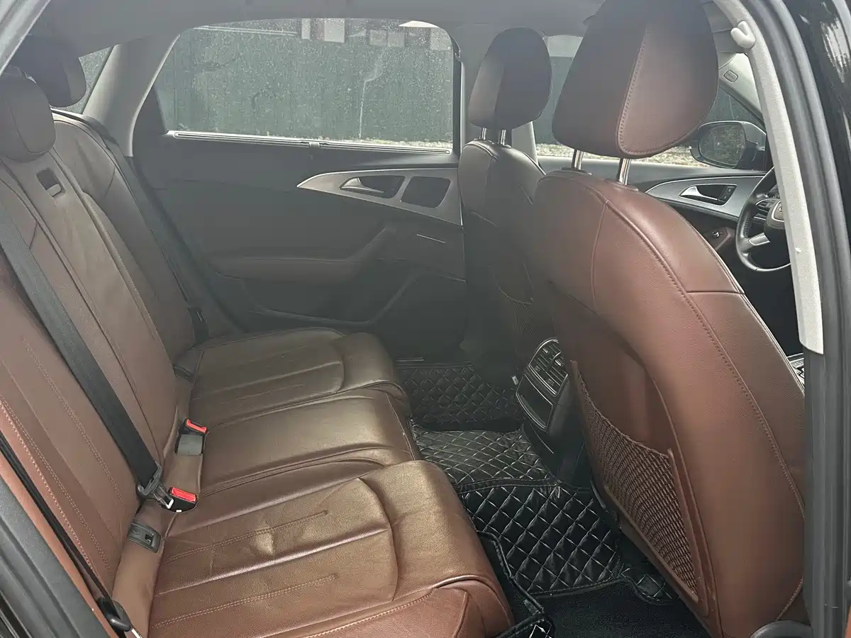 Фото 11 - Audi A6L