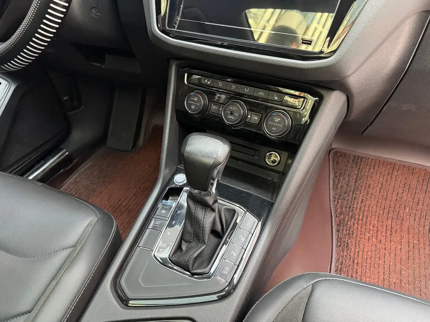 Volkswagen Tiguan L 2019 330TSI Automatic 2WD Smart Luxury Edition China VI фото 7