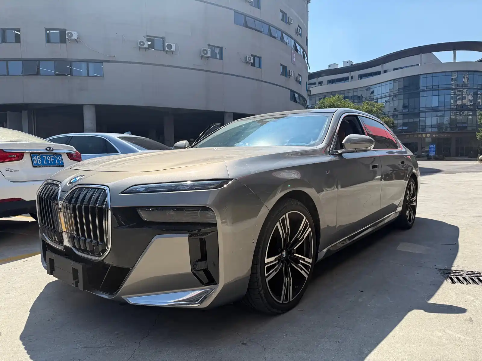 Фото 1 - BMW 7 Series