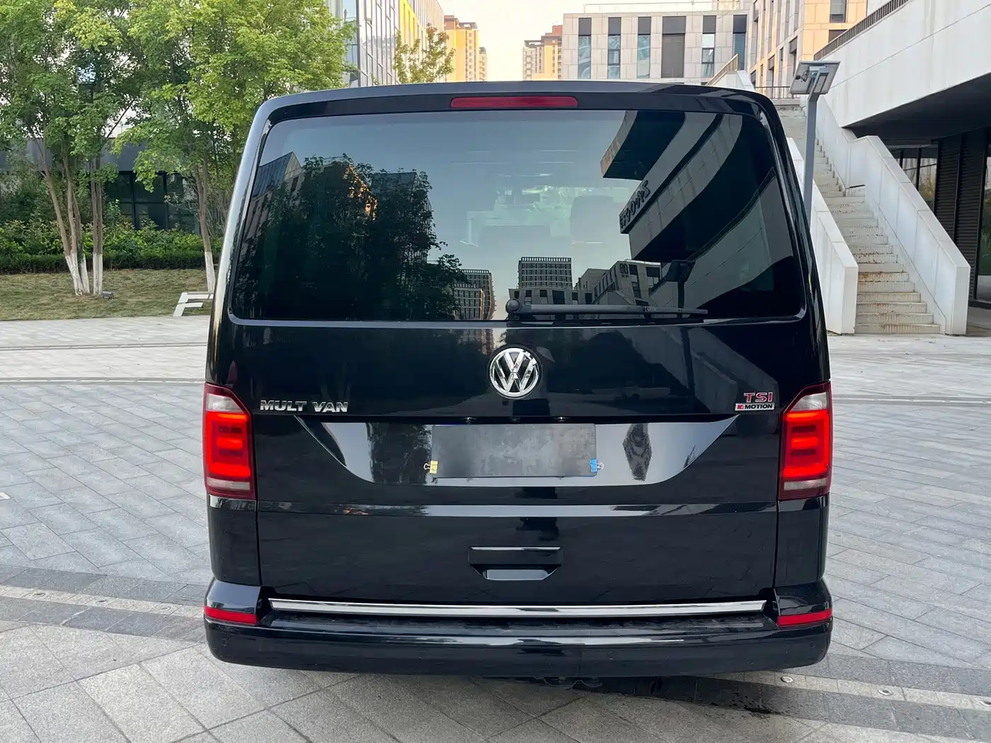 Фото 5 - Volkswagen Multivan