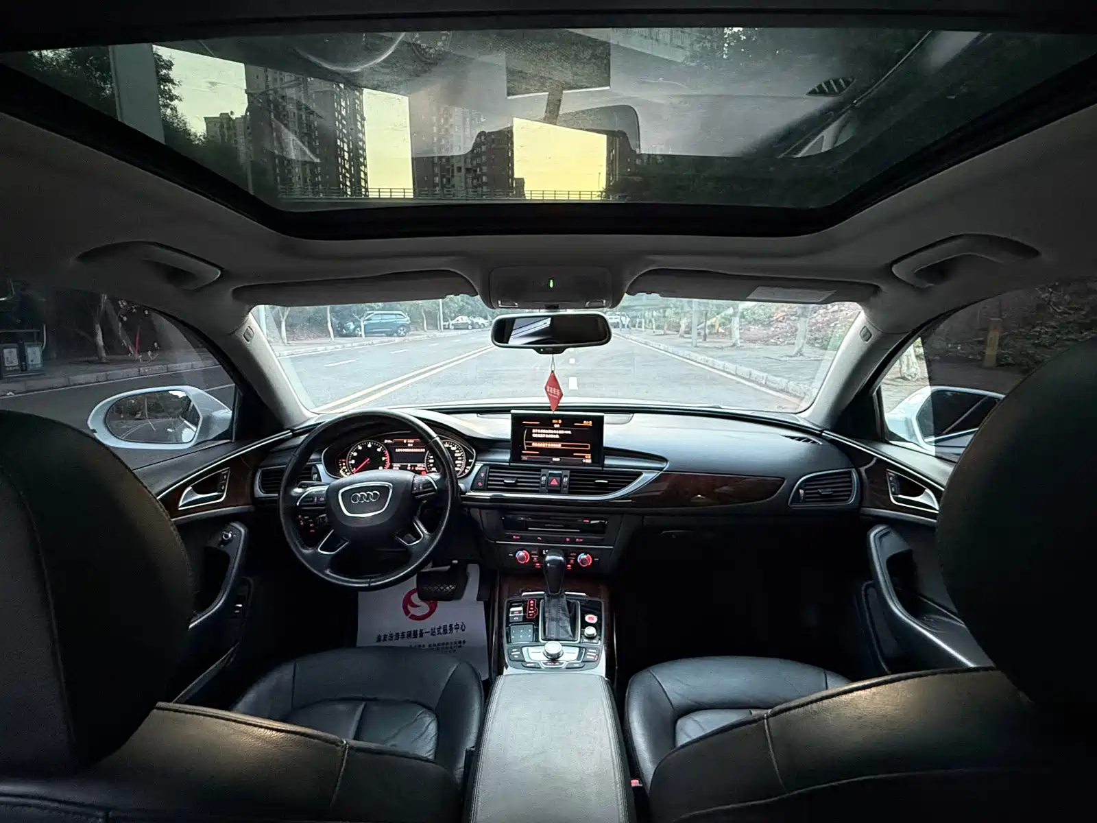 Фото 15 - Audi A6L