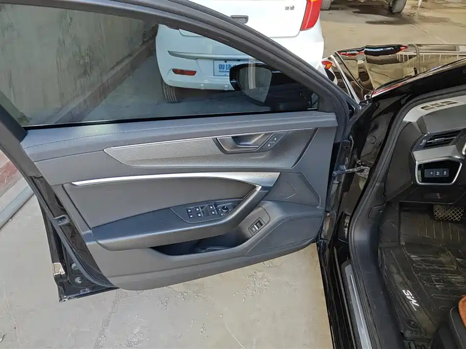 Audi A6L 2021 45 TFSI quattro Exclusive Elegance фото 7