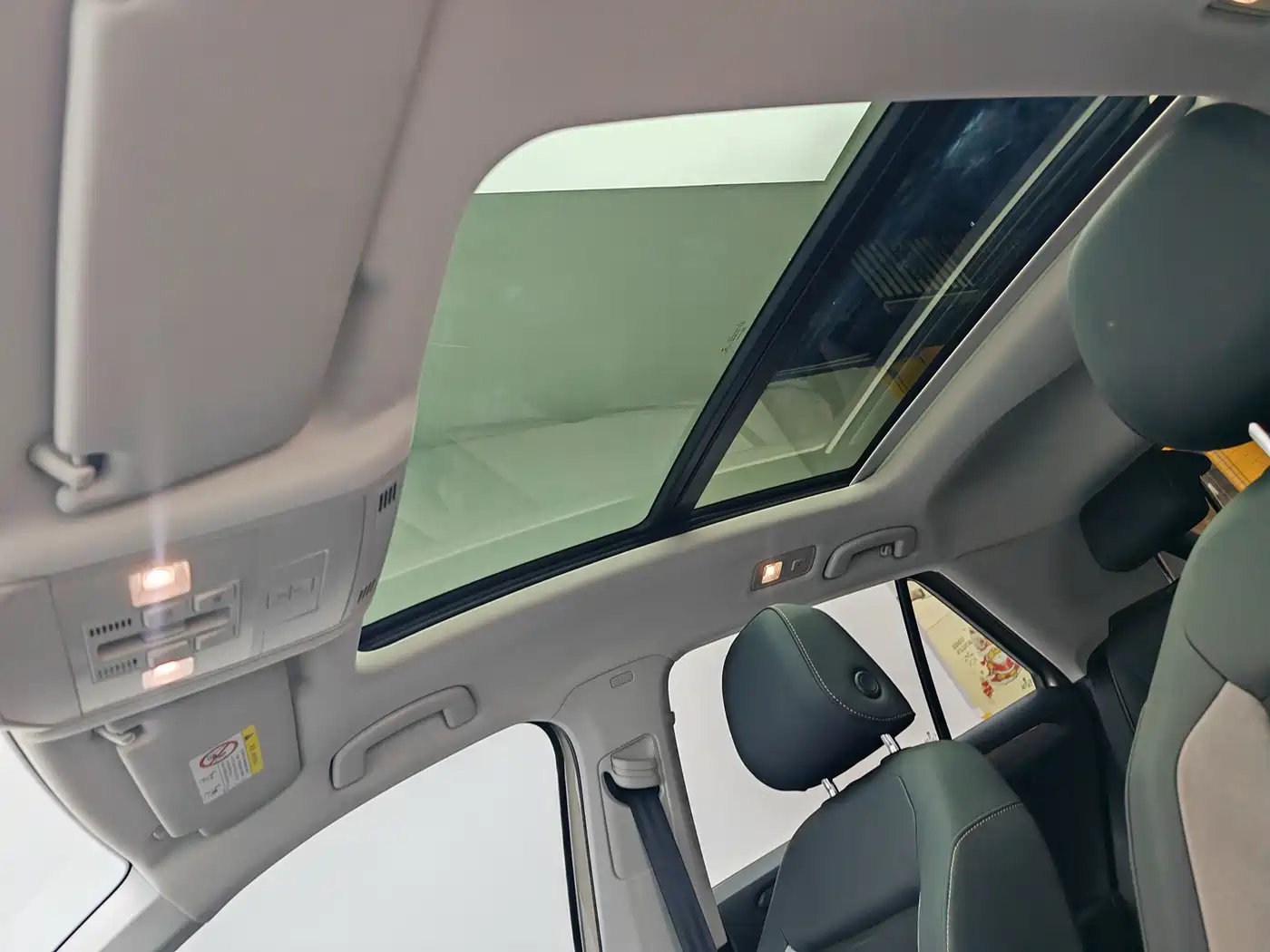 VOLKSWAGEN T ROC EXPLORING SONGS