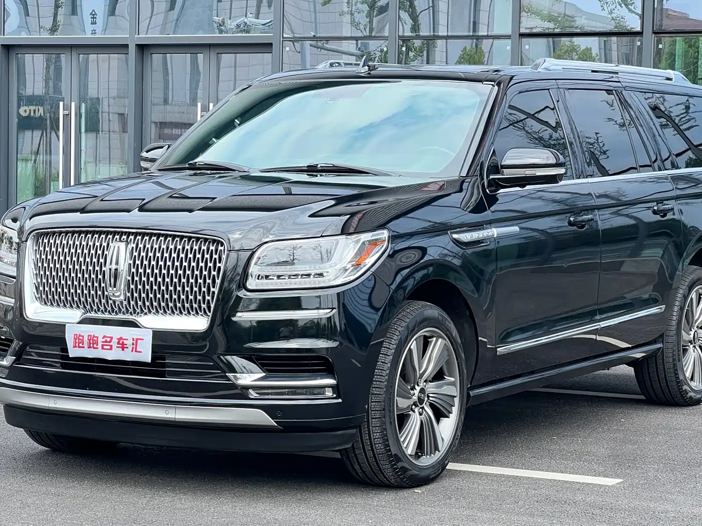 Фото 1 - Lincoln Navigator