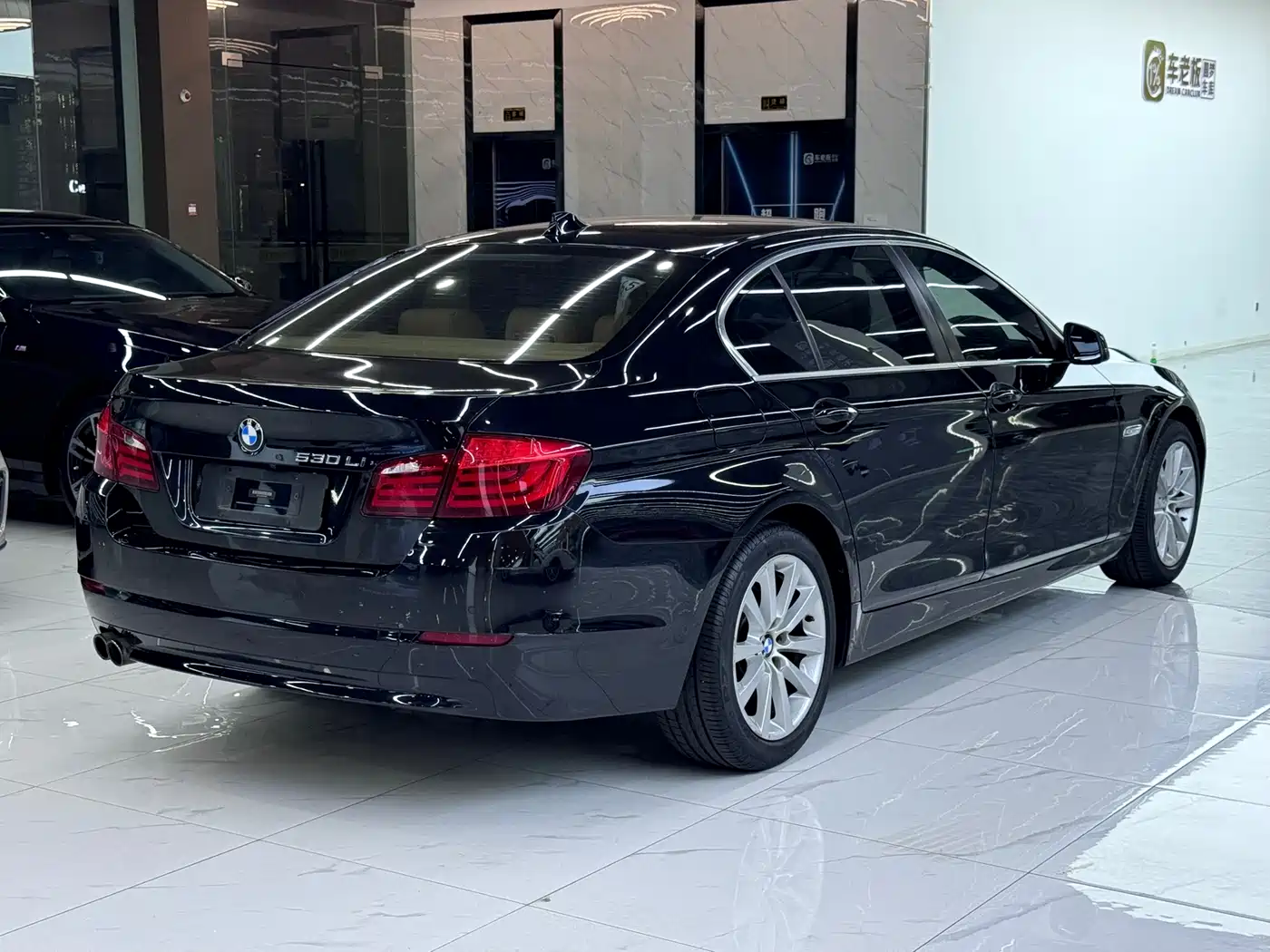 BMW 5 Series 2012 530Li Leadership фото 3