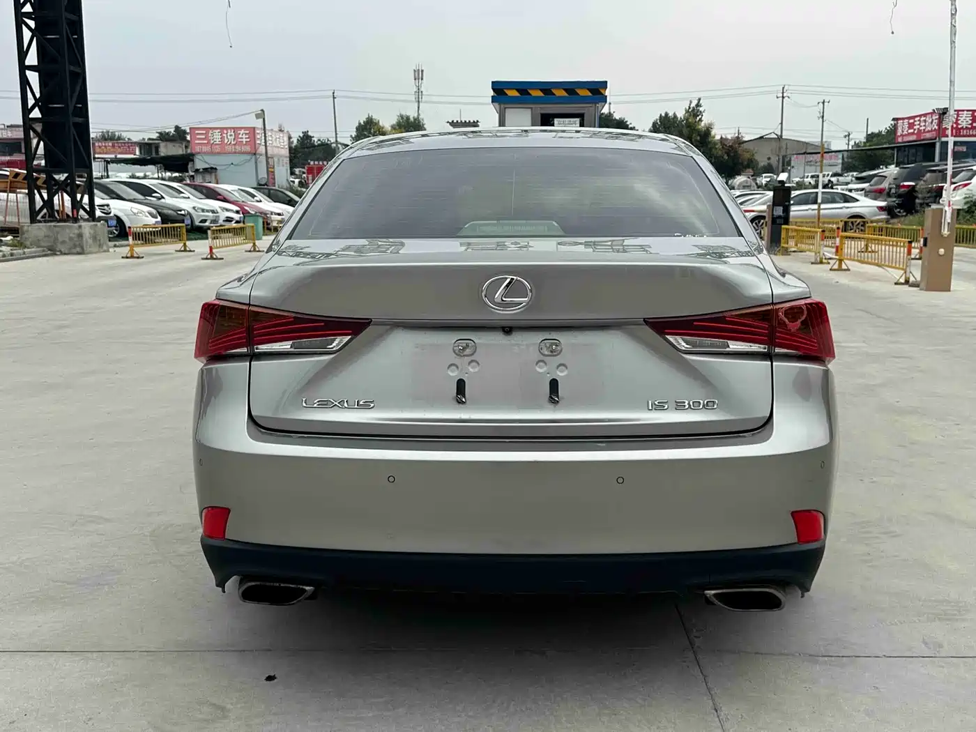 Фото 8 - Lexus IS