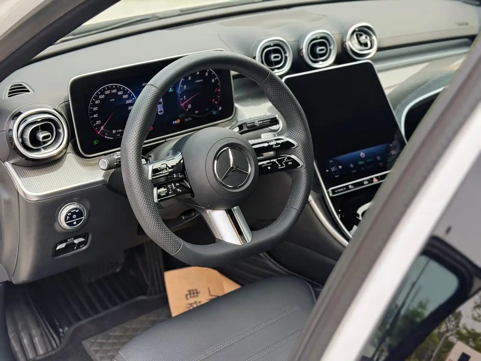 Фото 13 - Mercedes-Benz C-Class