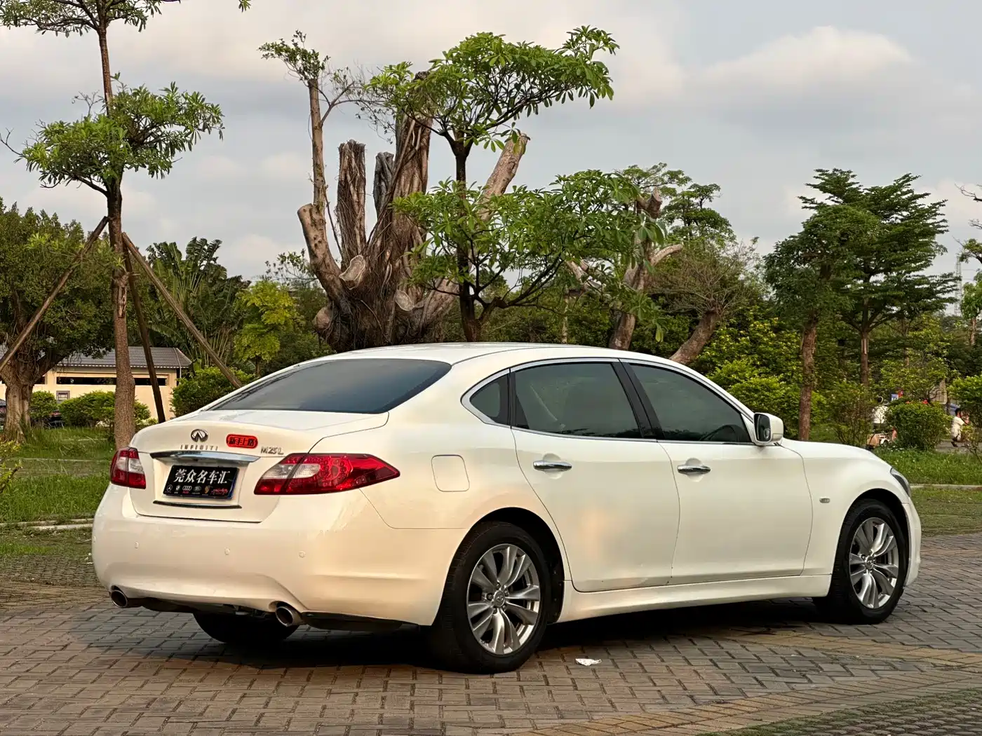 Infiniti M Series 2012 2012 M25L Elegance Edition