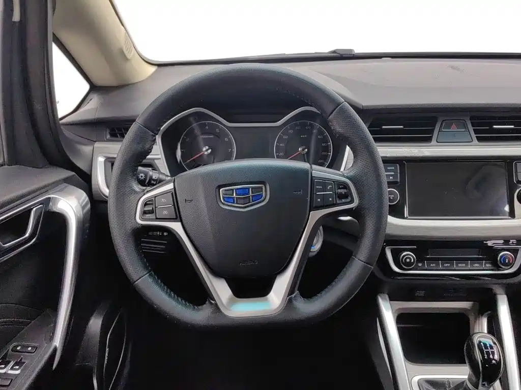 Фото 11 - Geely Vision X3