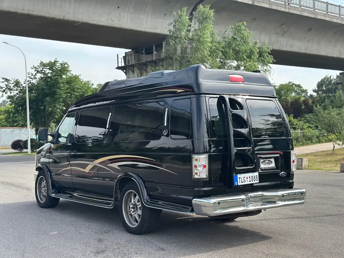 Ford E350 2010 2011 5.4L Standard Yacht Edition