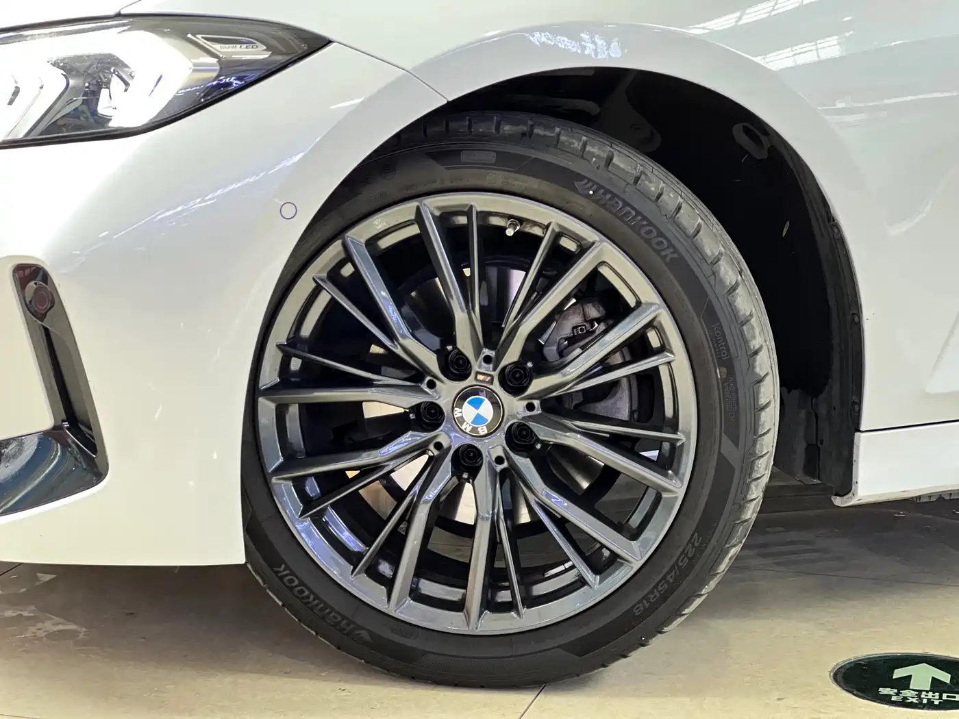 BMW 3 Series 2024 325Li M Sport Shadowline Package фото 25