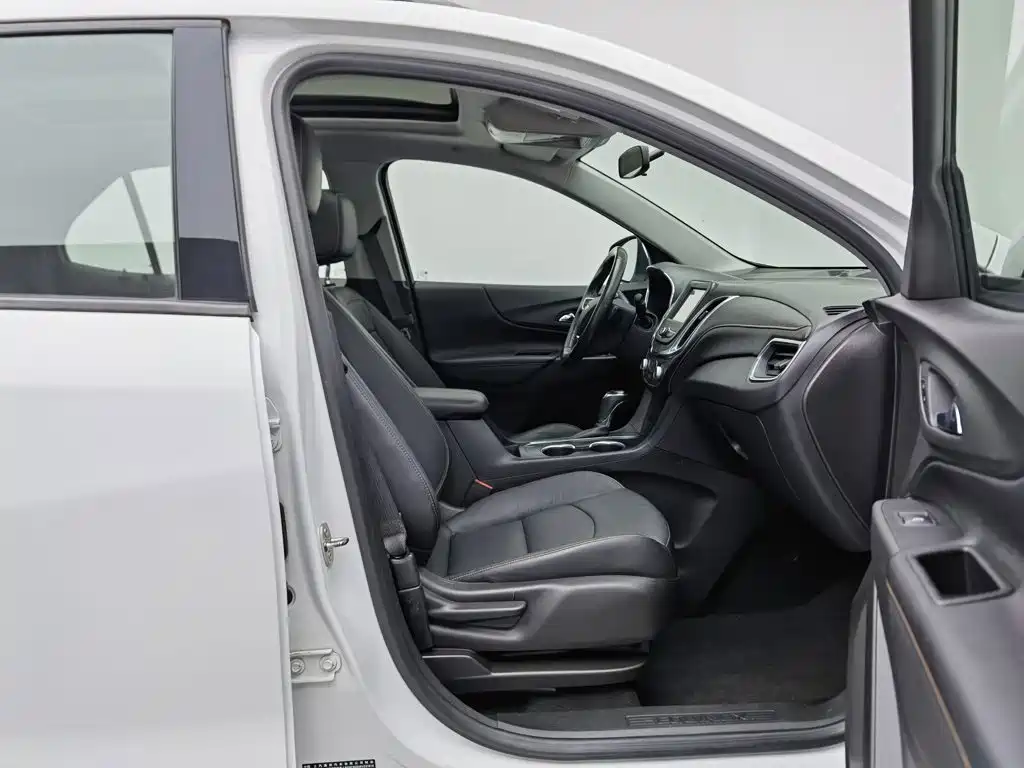 Фото 23 - Chevrolet Equinox