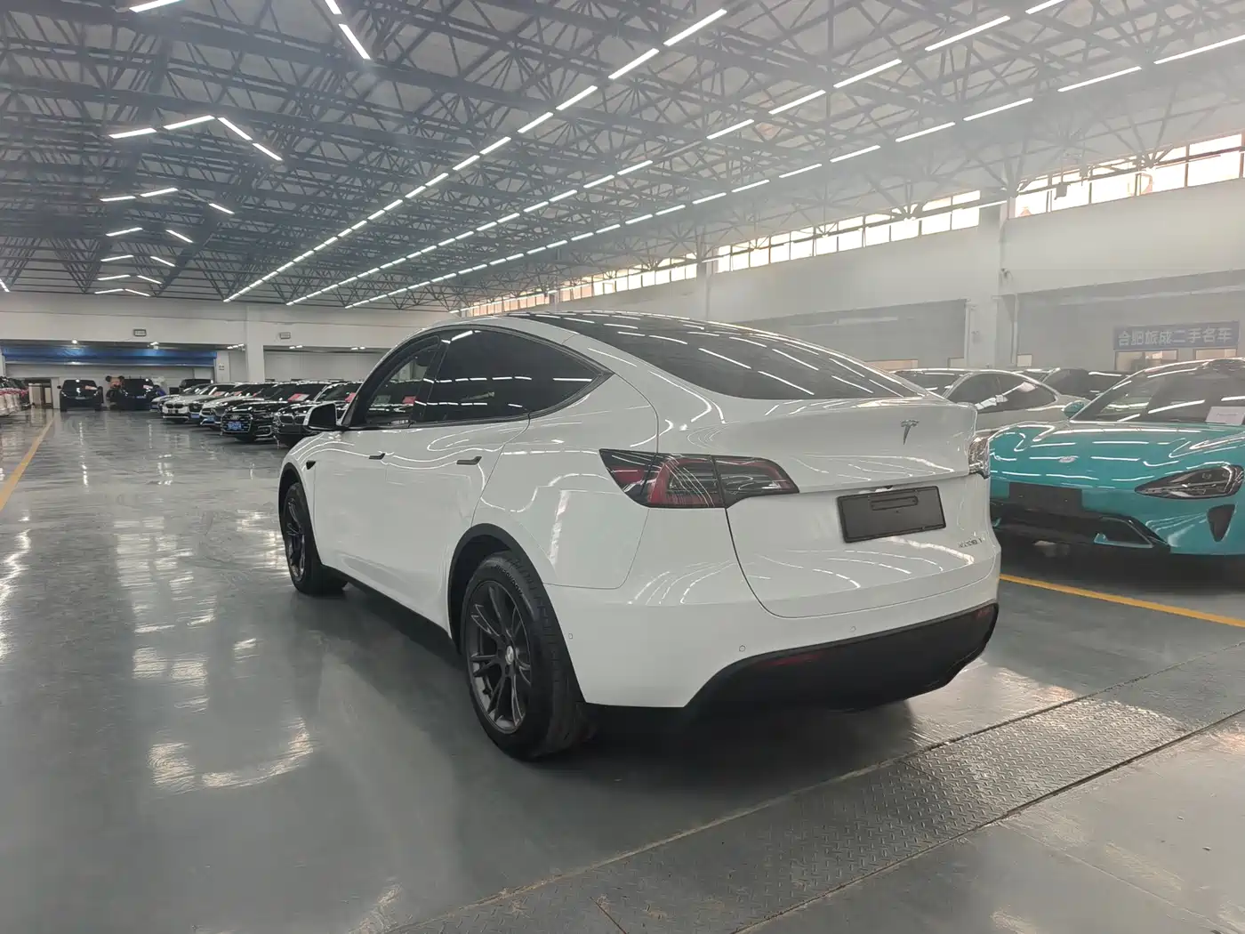 TESLA MODEL Y