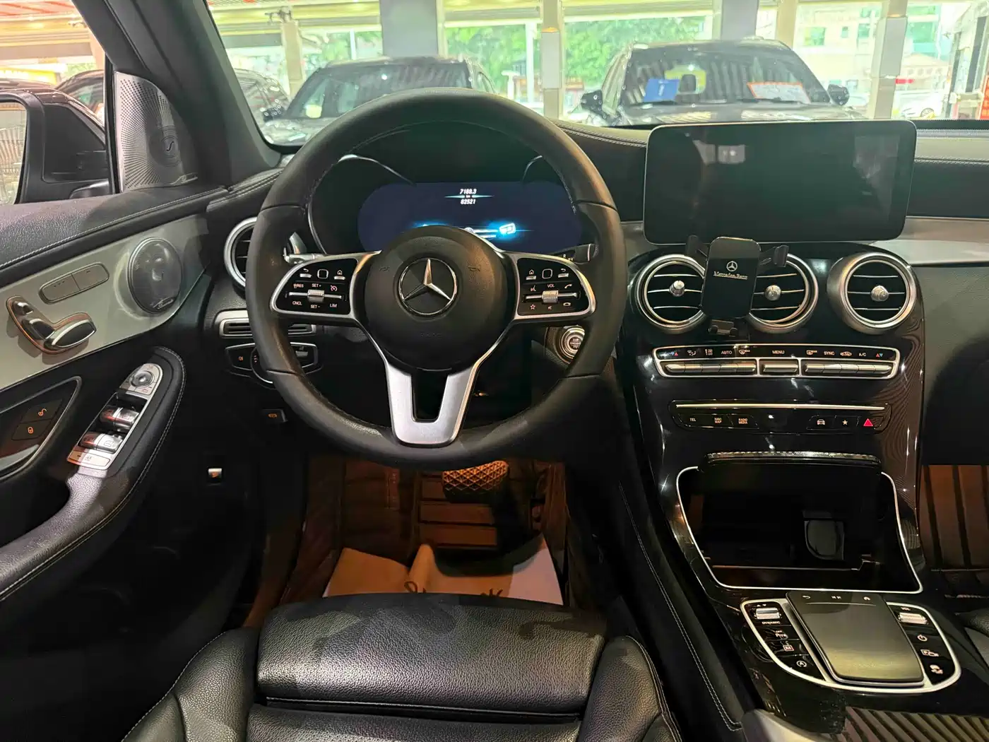 MERCEDES-BENZ GLC
