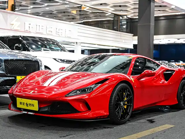 FERRARI F8