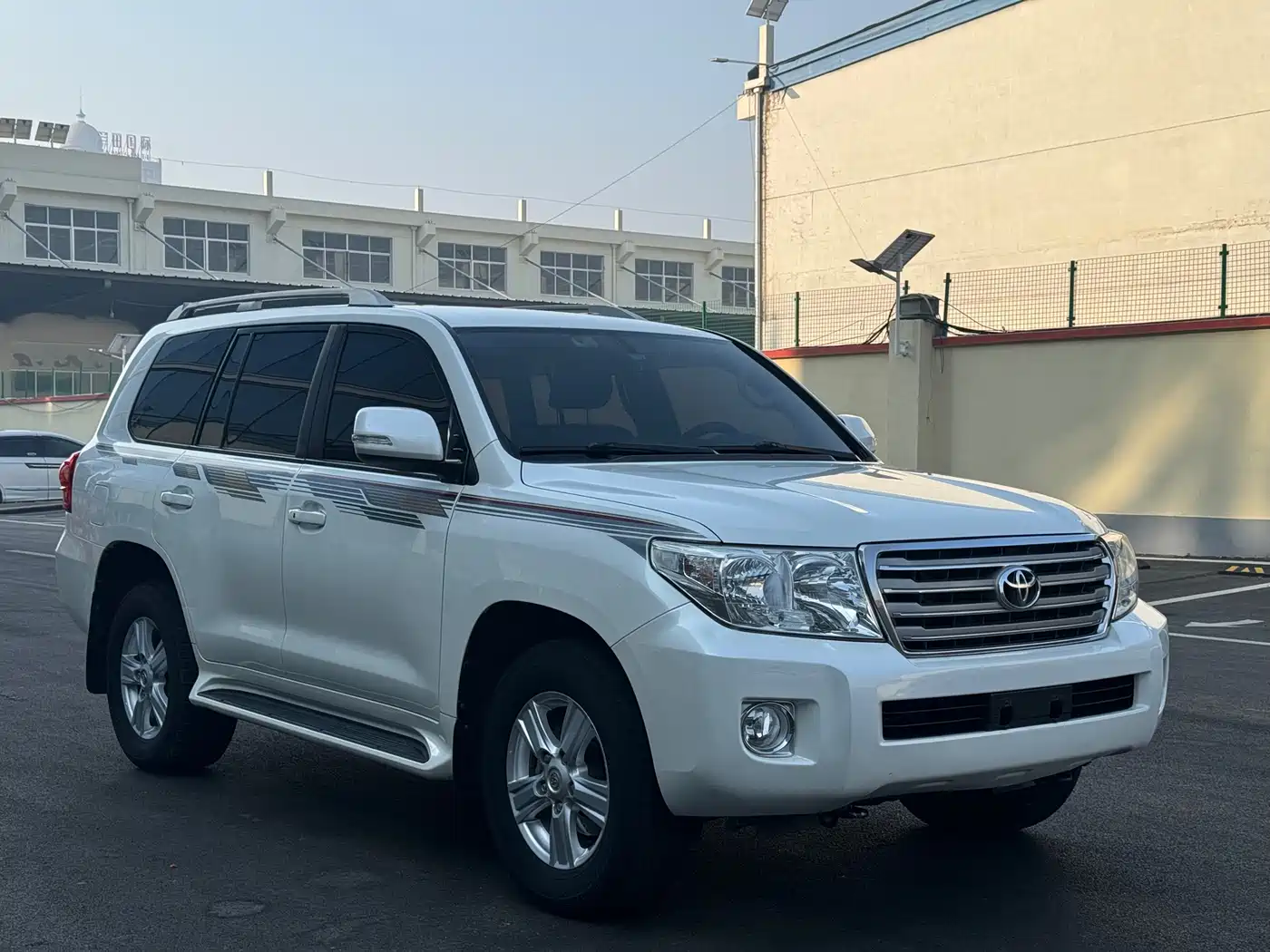 Toyota Land Cruiser (Import) 2015 4.0L V6 Middle East Limited Edition фото 3