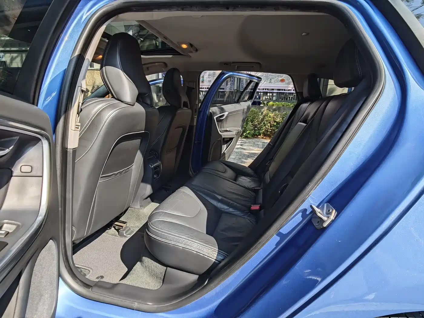 Фото 12 - Volvo V60