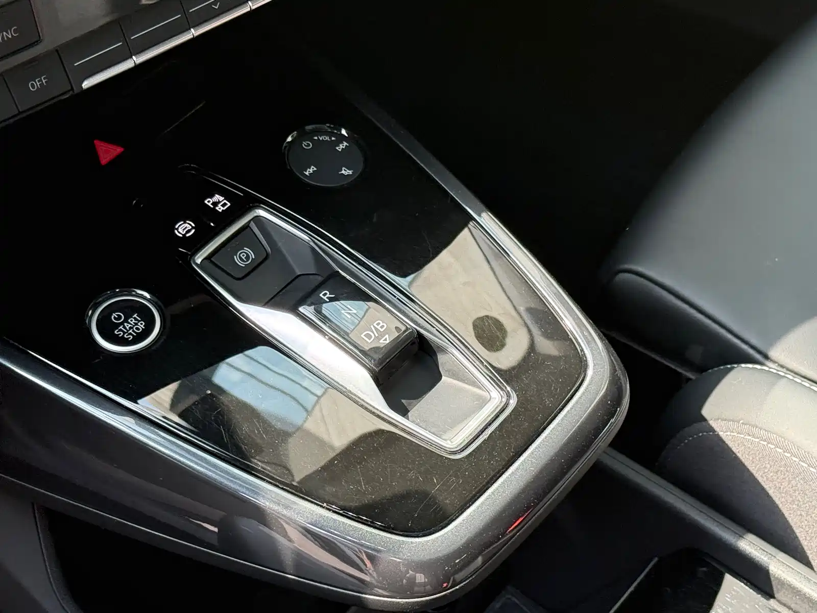 Photo 8 - Audi Q4 e-tron