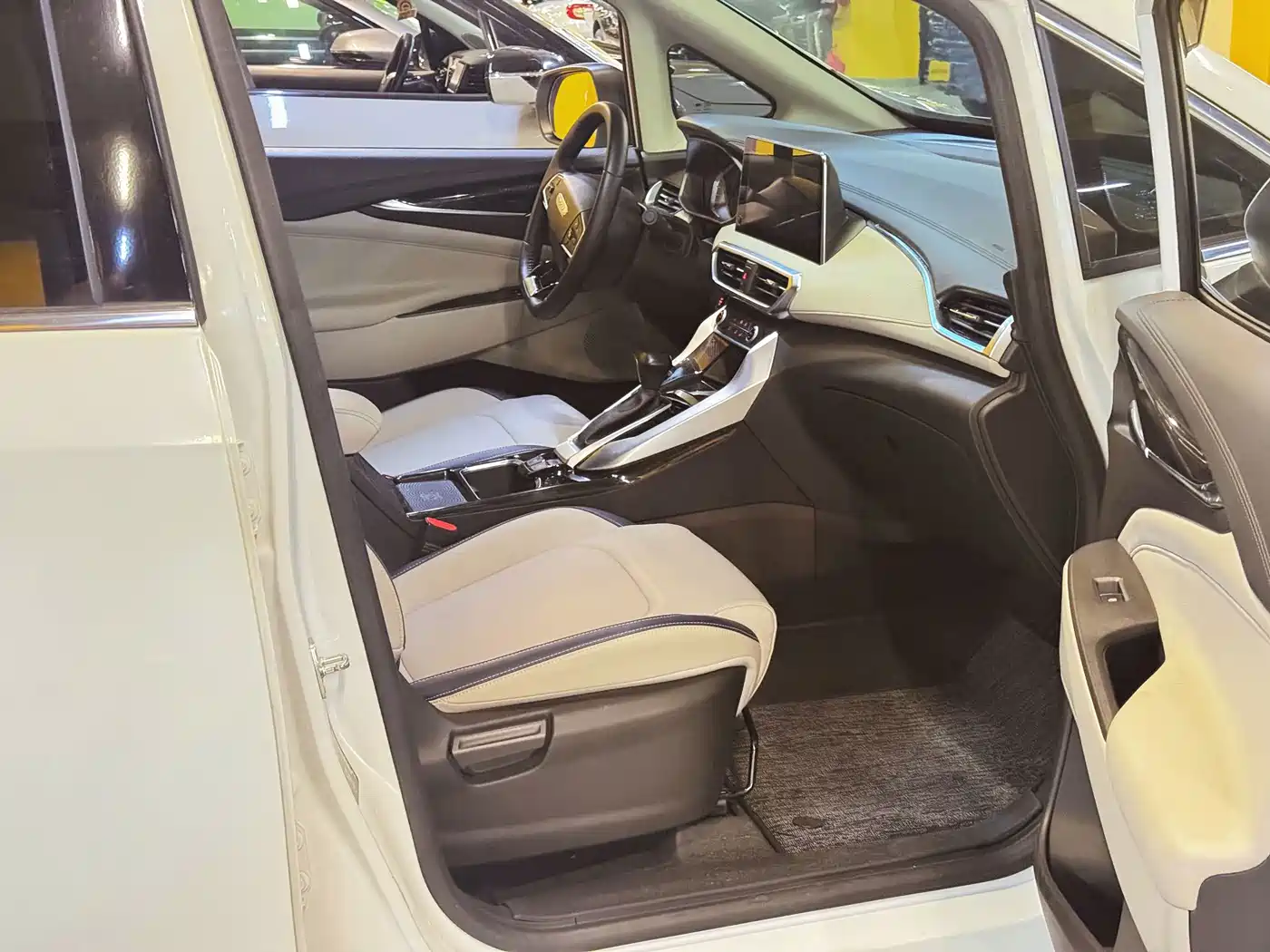 SAIC Maxus Maxus G50 2019 2019 1.5T Automatic Luxury Edition China V