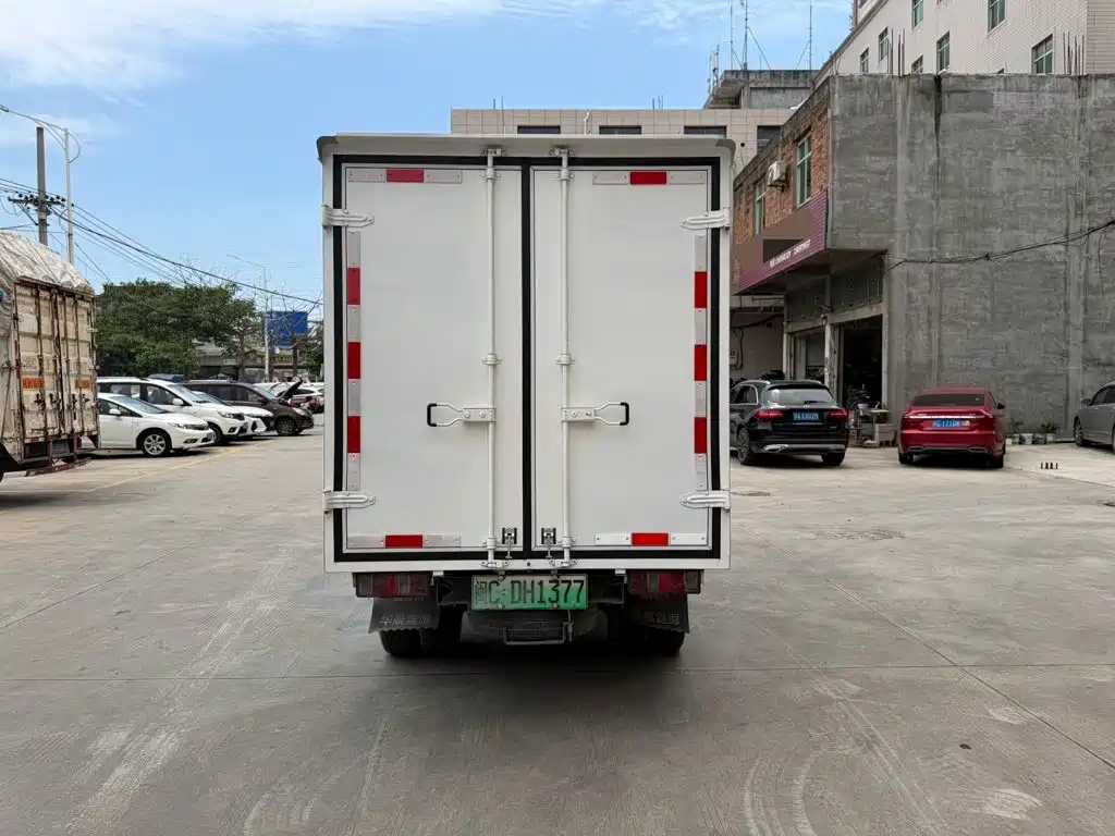 SRM Xinyuan Xinyuan T2S EV 2023 2021 Van