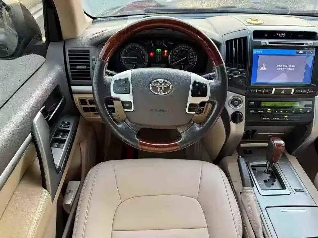 TOYOTA LAND CRUISER
