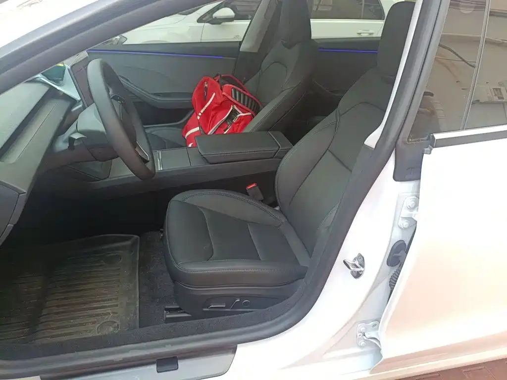 Tesla Model 3 2026 2025 Model Year Facelift Rear-Wheel Drive