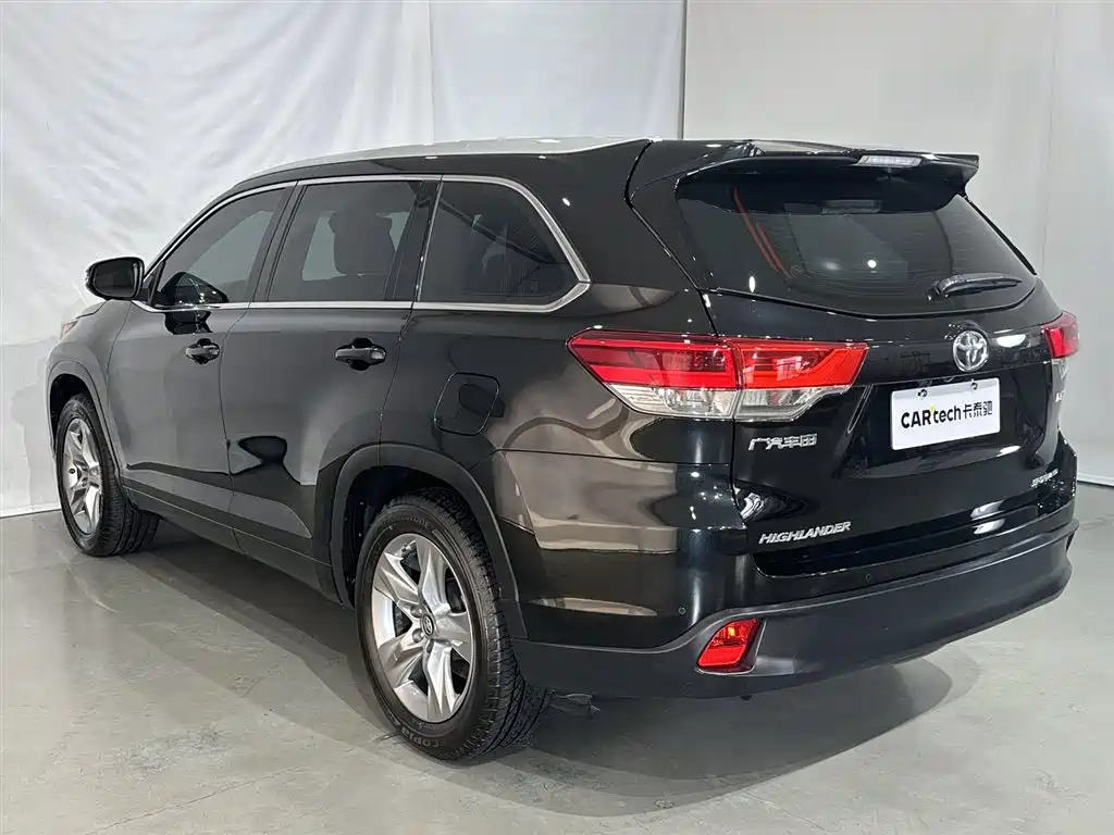 Photo 18 - Toyota Highlander