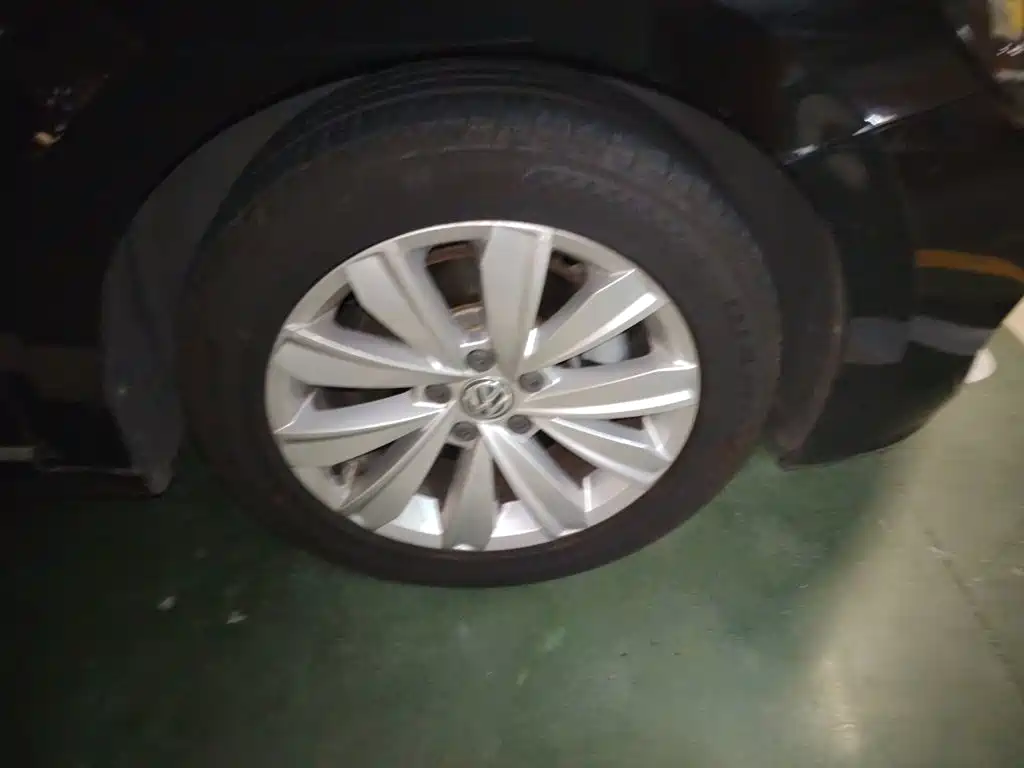 Фото 24 - Volkswagen Passat