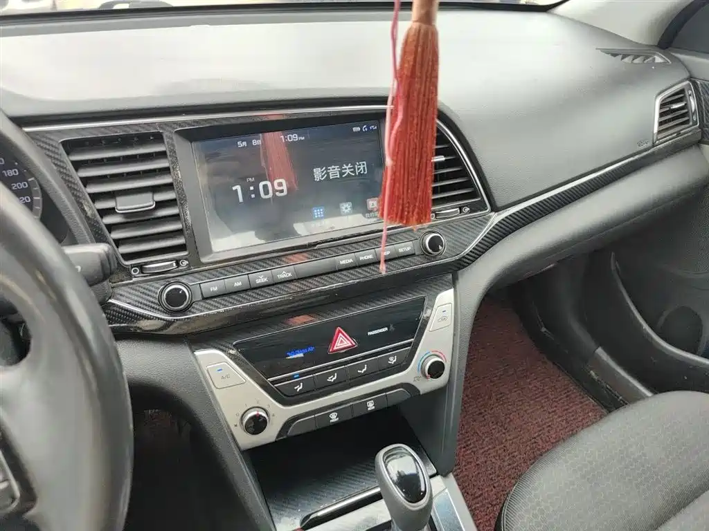 Hyundai Elantra 2016 Model 1.6L Automatic Smart Elite фото 6