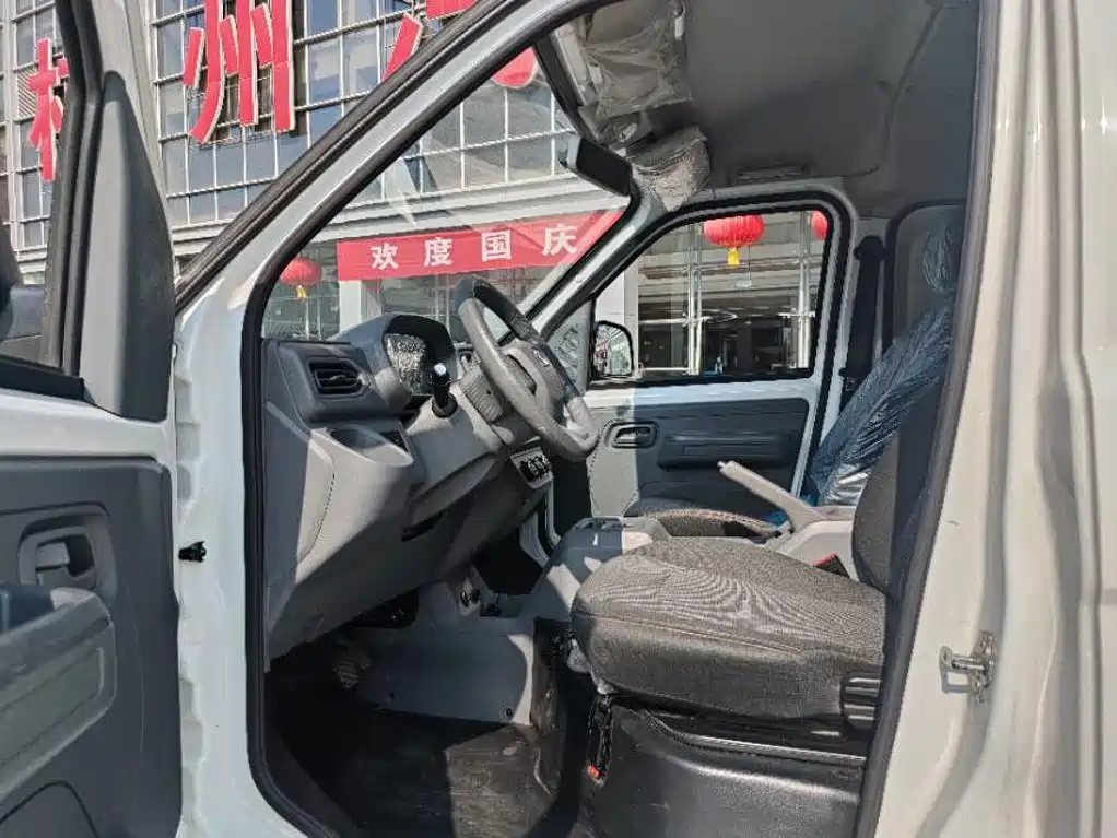Cowin Kaiyi River Dolphin E7 2025 2025 Startup Edition 41.86kWh 6-seater