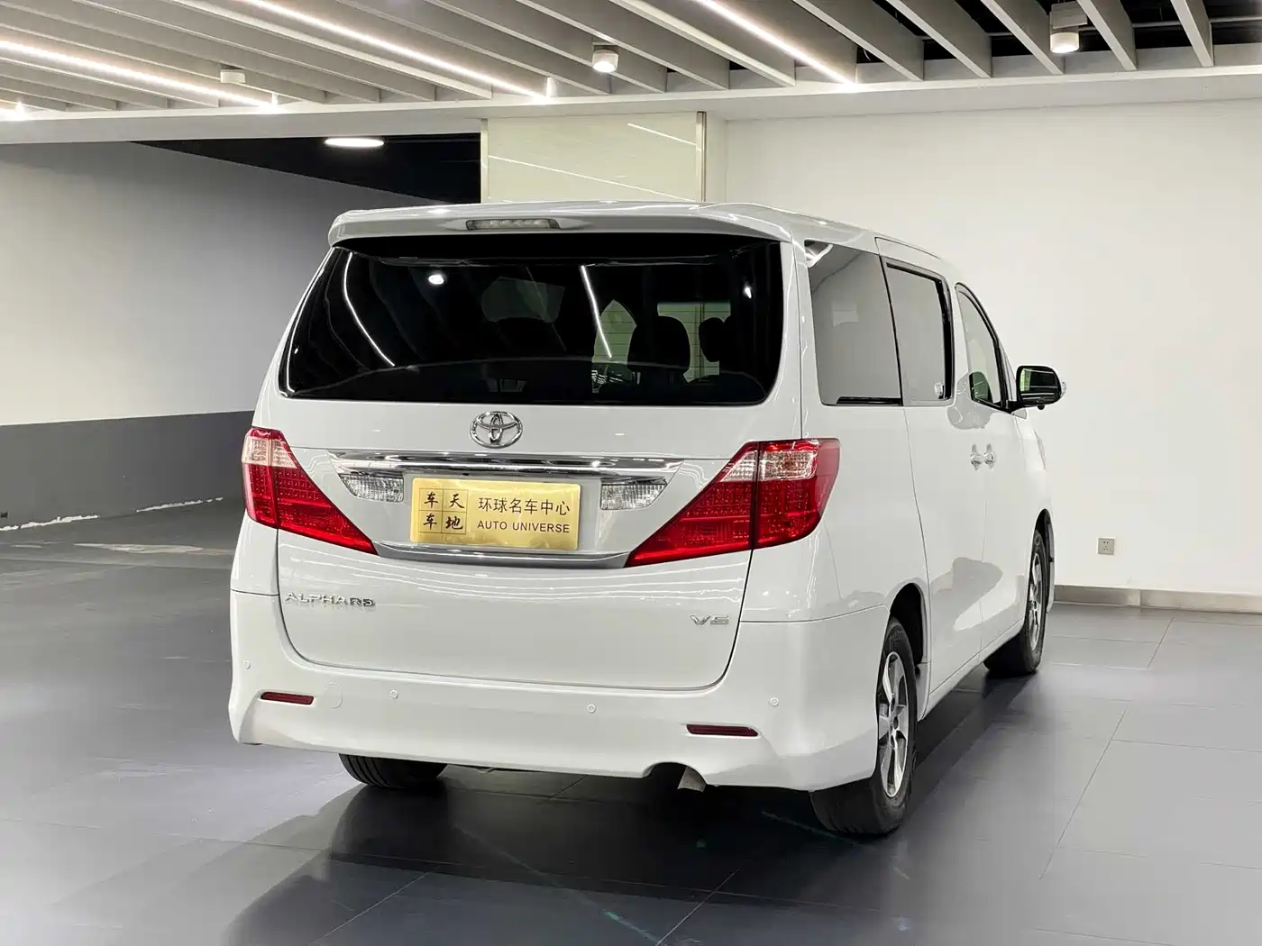 Toyota Alphard фото 21