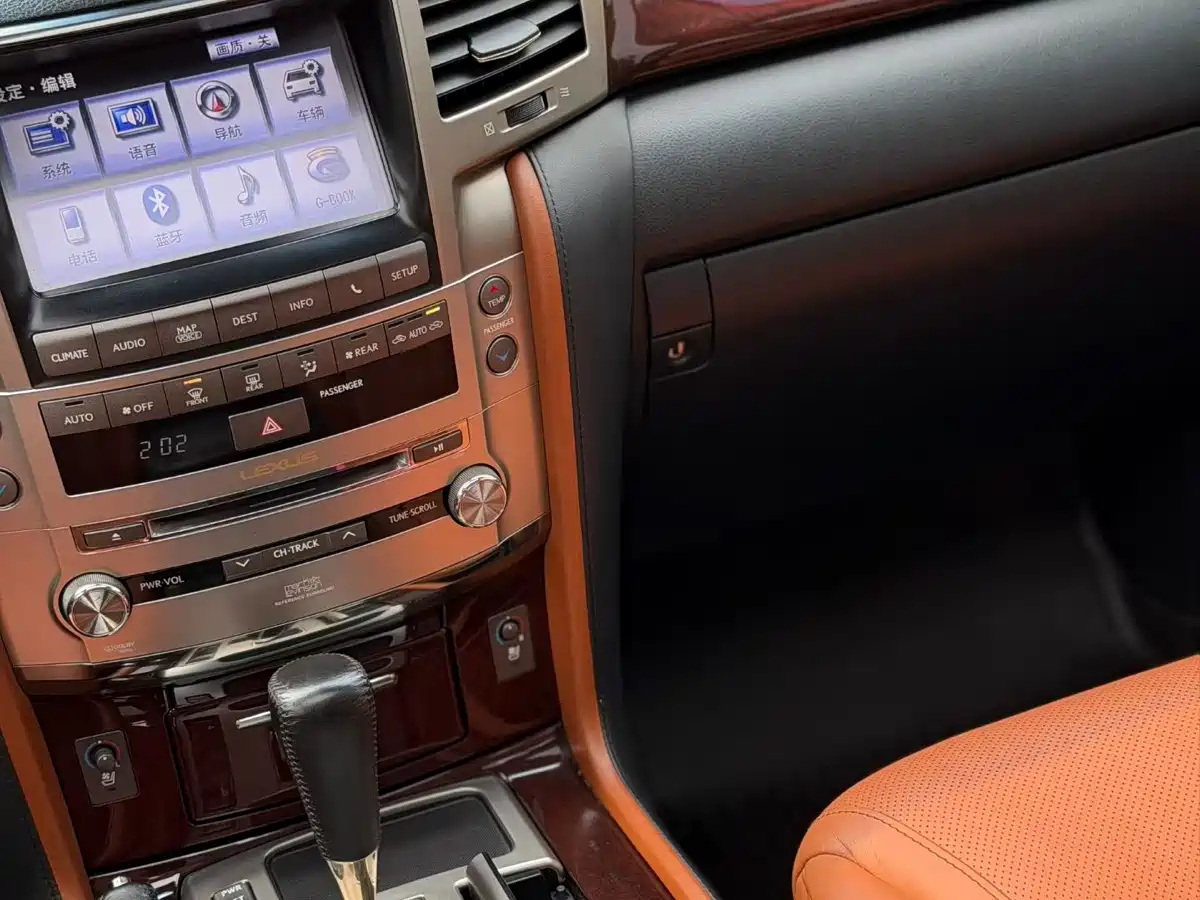 Lexus LX 2013 570 фото 7