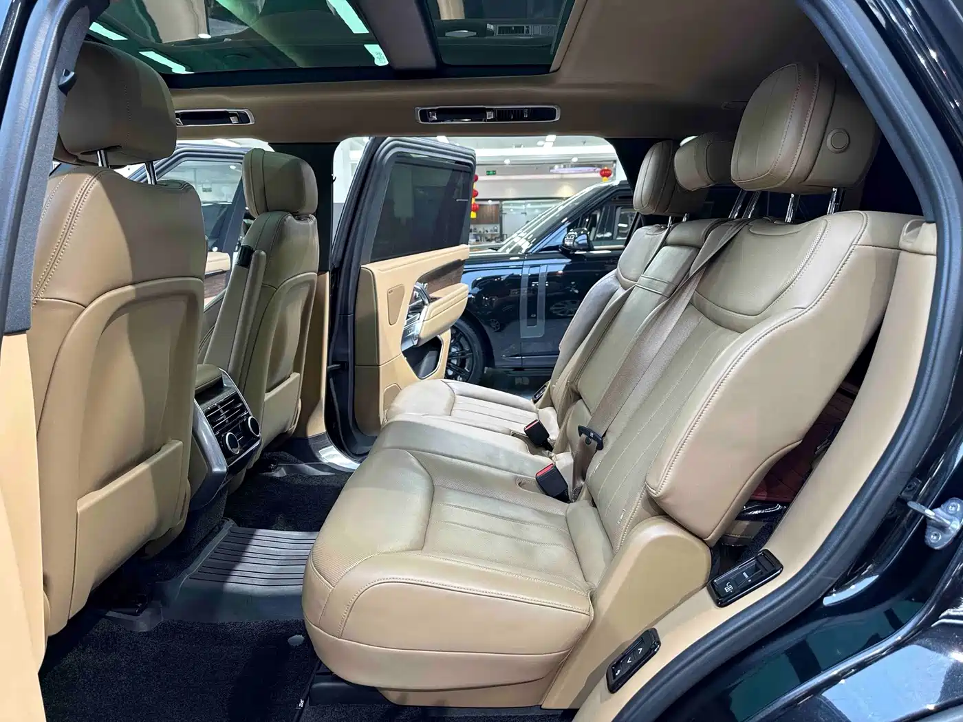 Land Rover Range Rover 2023 2023 3.0 L6 400PS Golden Age 7-Seater Long Wheelbase