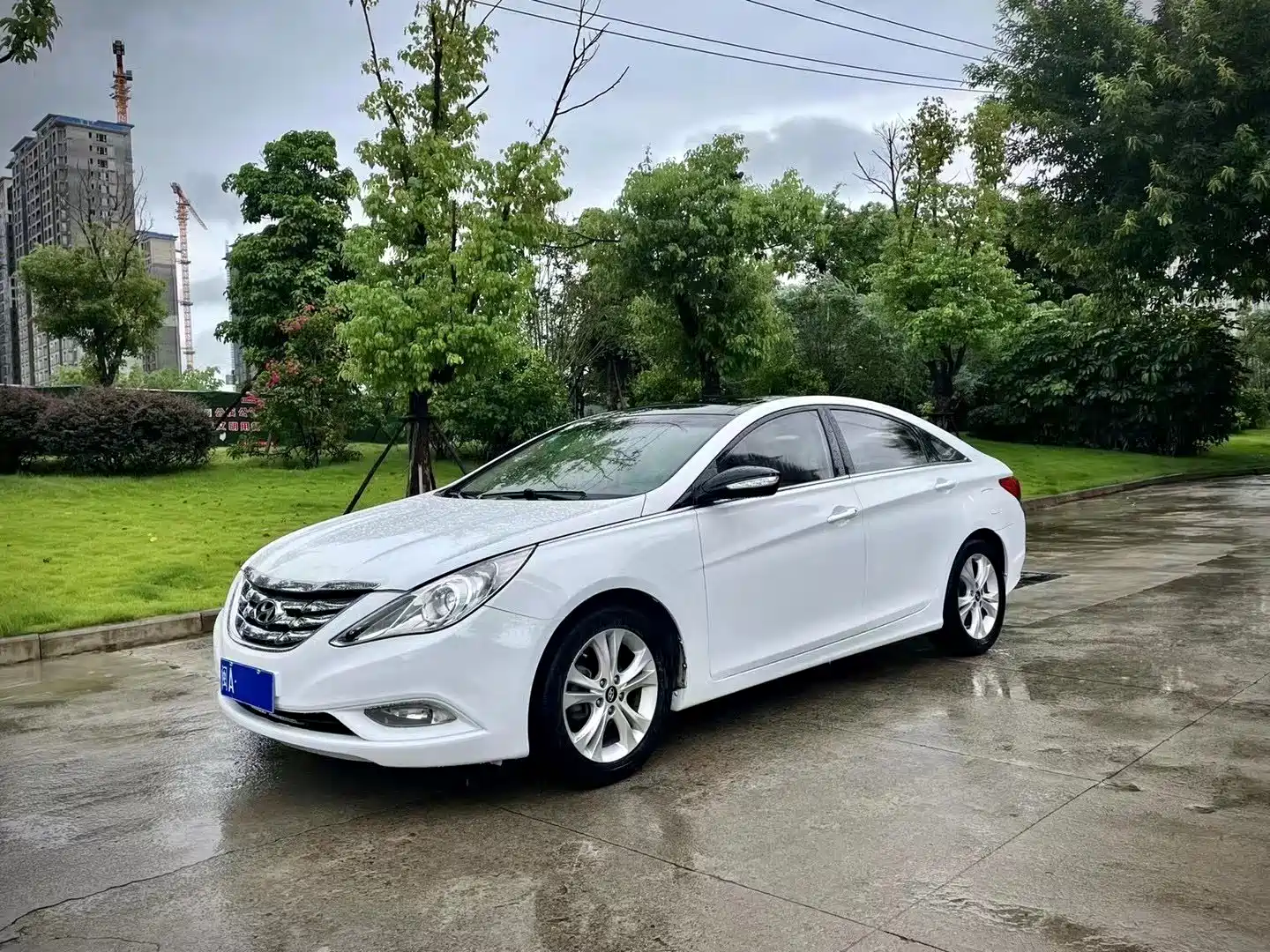 Photo 1 - Hyundai Sonata