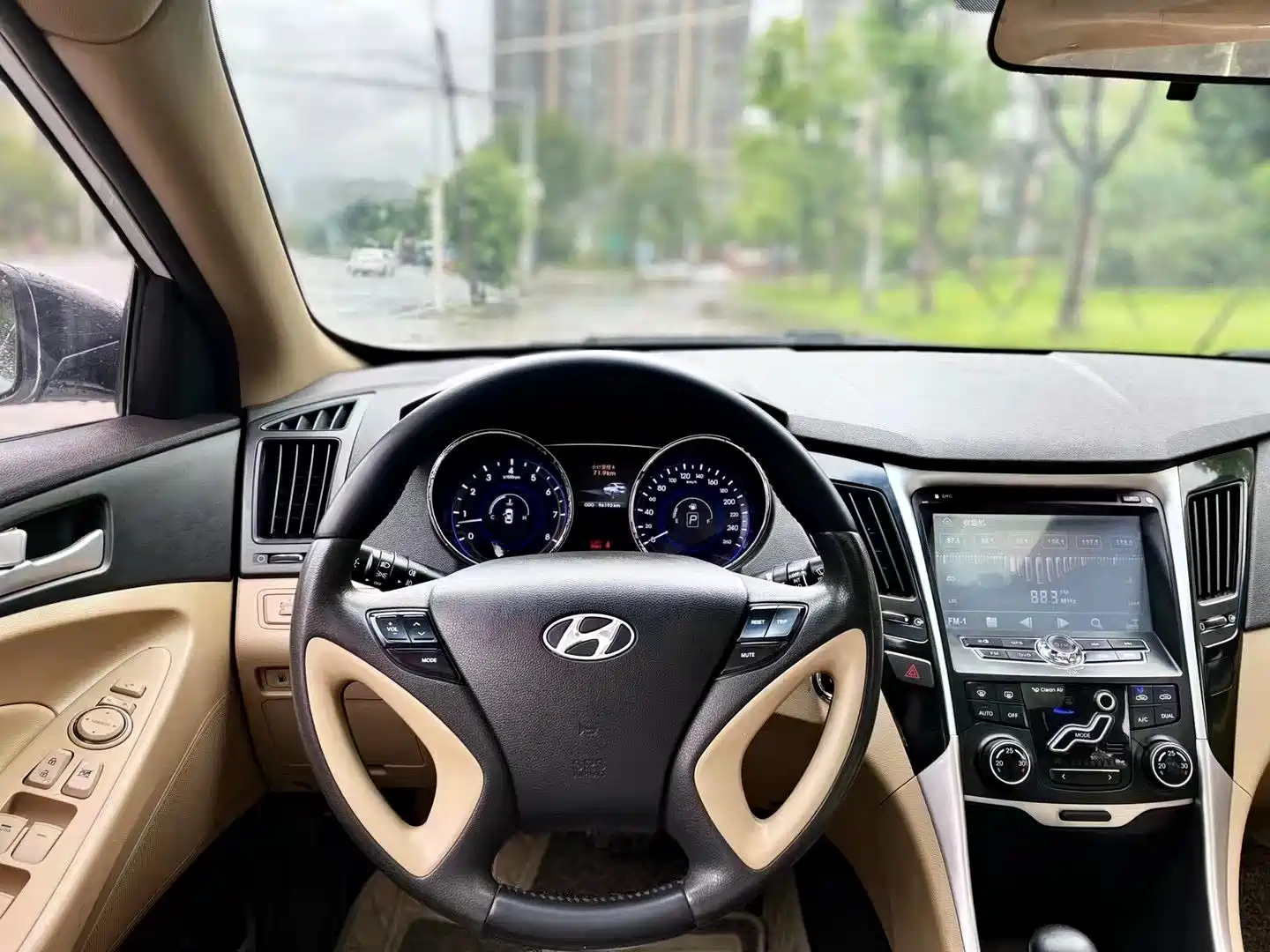 Photo 6 - Hyundai Sonata