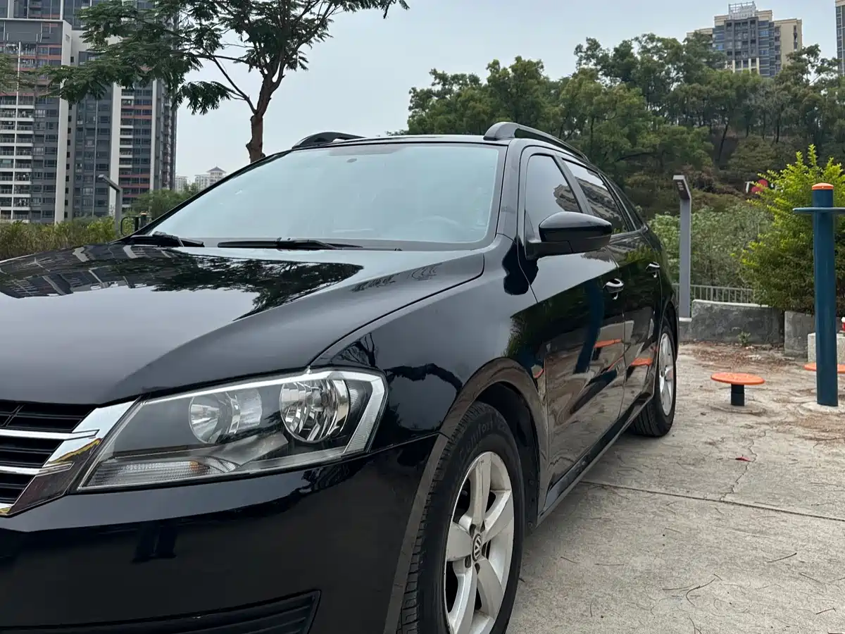 Volkswagen Lavida Tour 2013 1.6L Automatic Trend Style фото 5