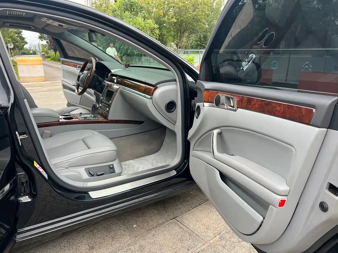 Volkswagen Phaeton 2011 2011 3.6L V6 5-Seater Extended Comfort