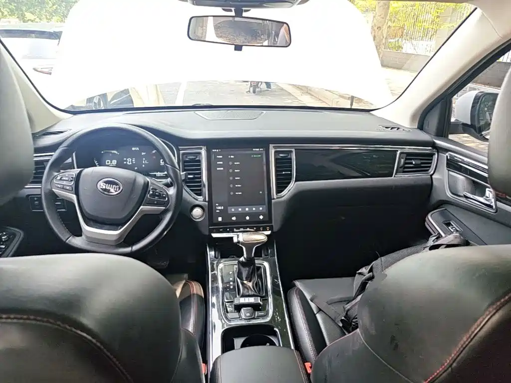 SWM Motor SWM G05 2019 2019 1.5T Automatic Luxury Model