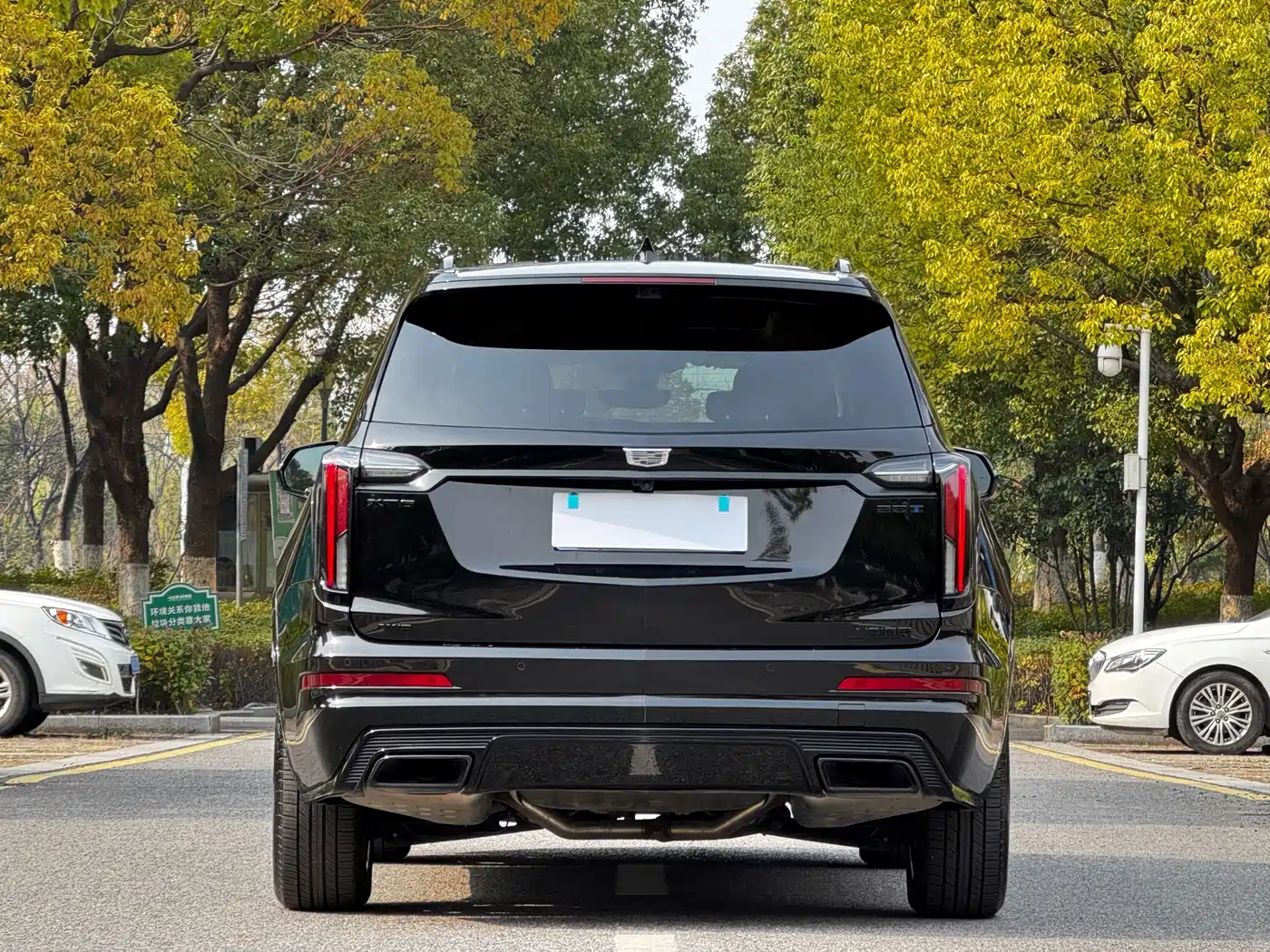 CADILLAC XT6