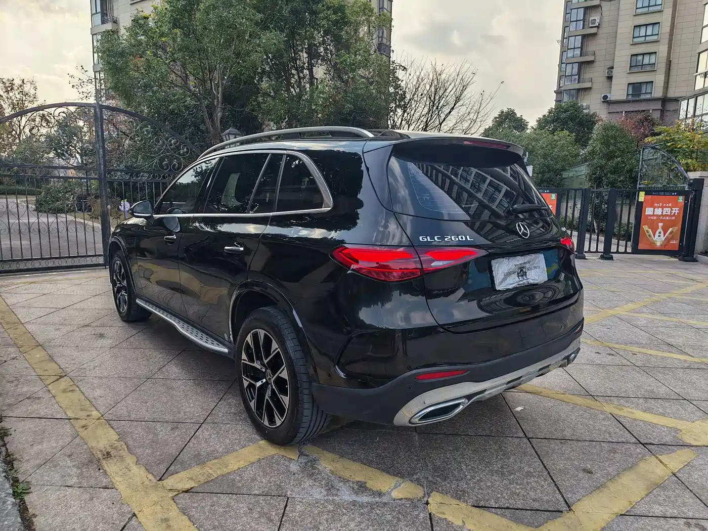 MERCEDES-BENZ GLC