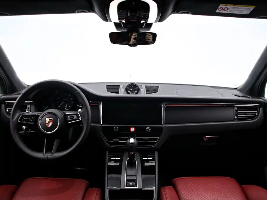 2025 Porsche Macan