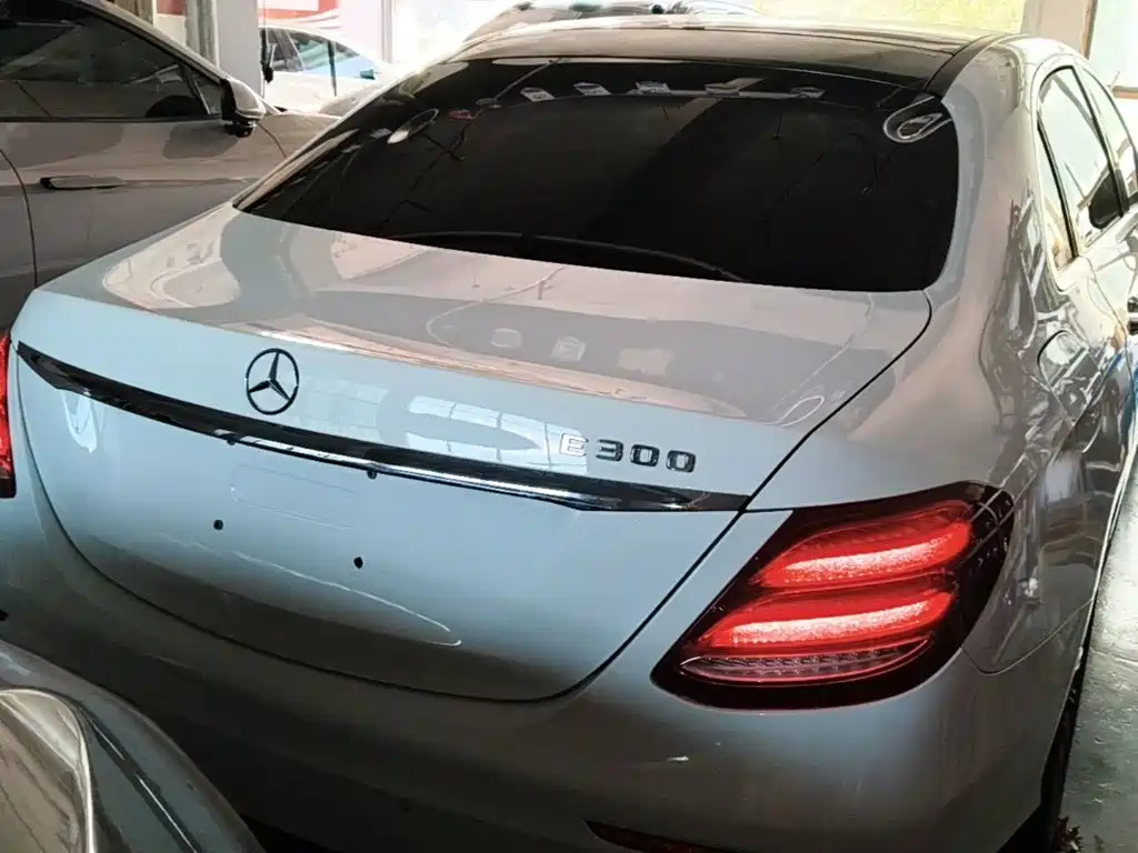 Фото 6 - Mercedes-Benz E-Class