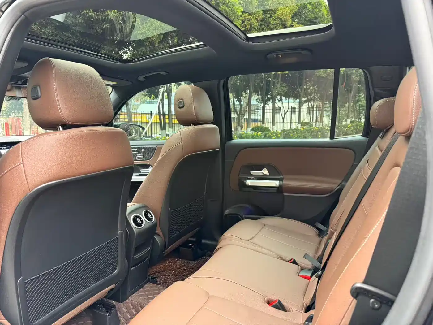 Mercedes-Benz GLB 2025 Model GLB 220 Fashion Style фото 23