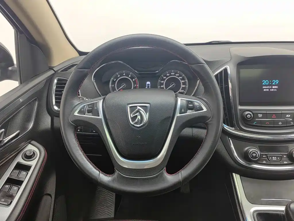 Baojun 560 2015 2015 1.8L Manual Luxury