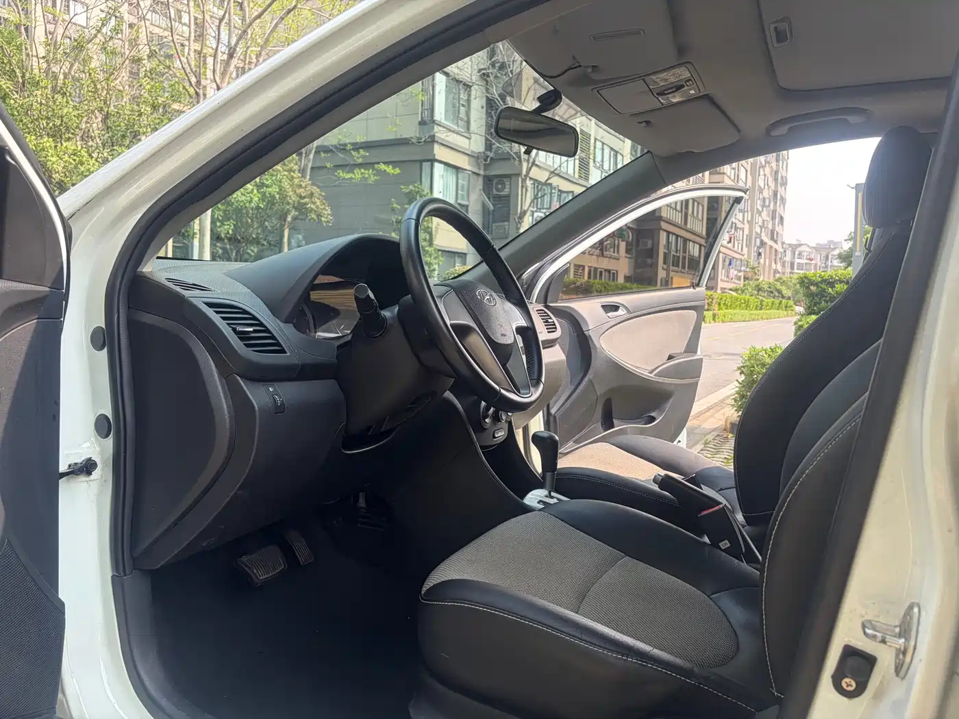 Hyundai Reina 2015 2014 Model 1.4L Automatic GLX
