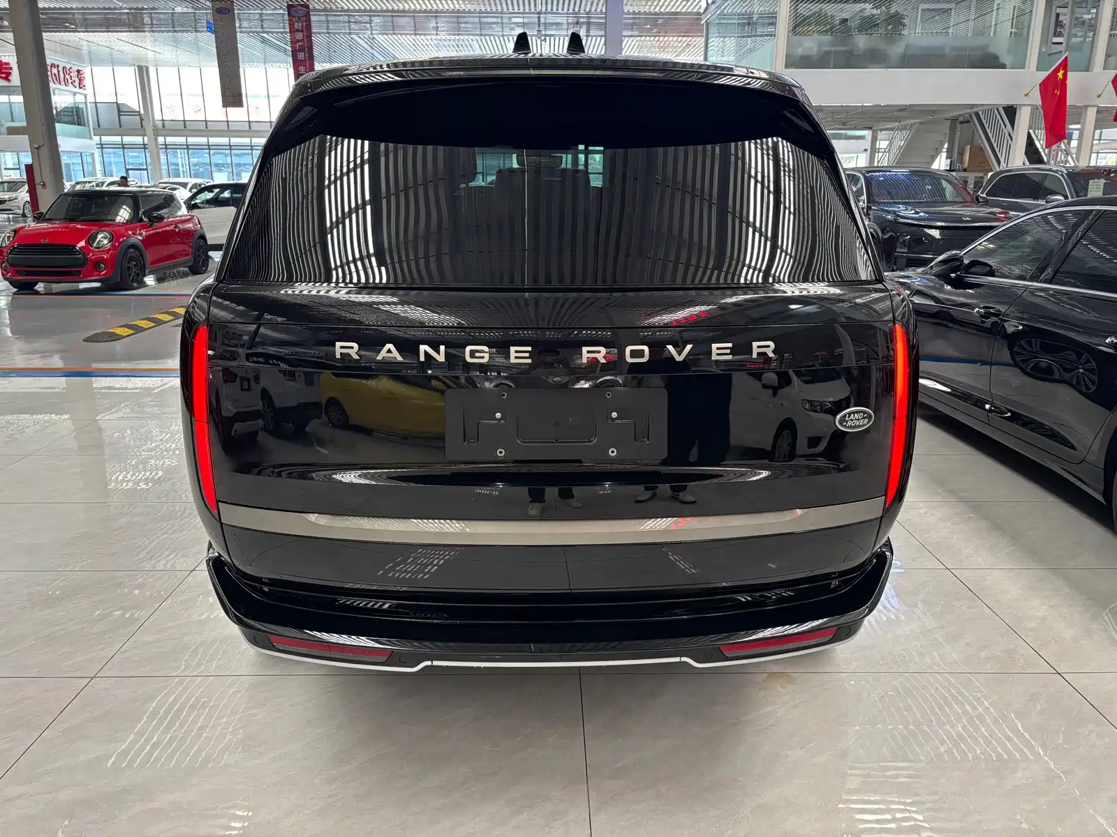 Photo 12 - Land Rover Range Rover