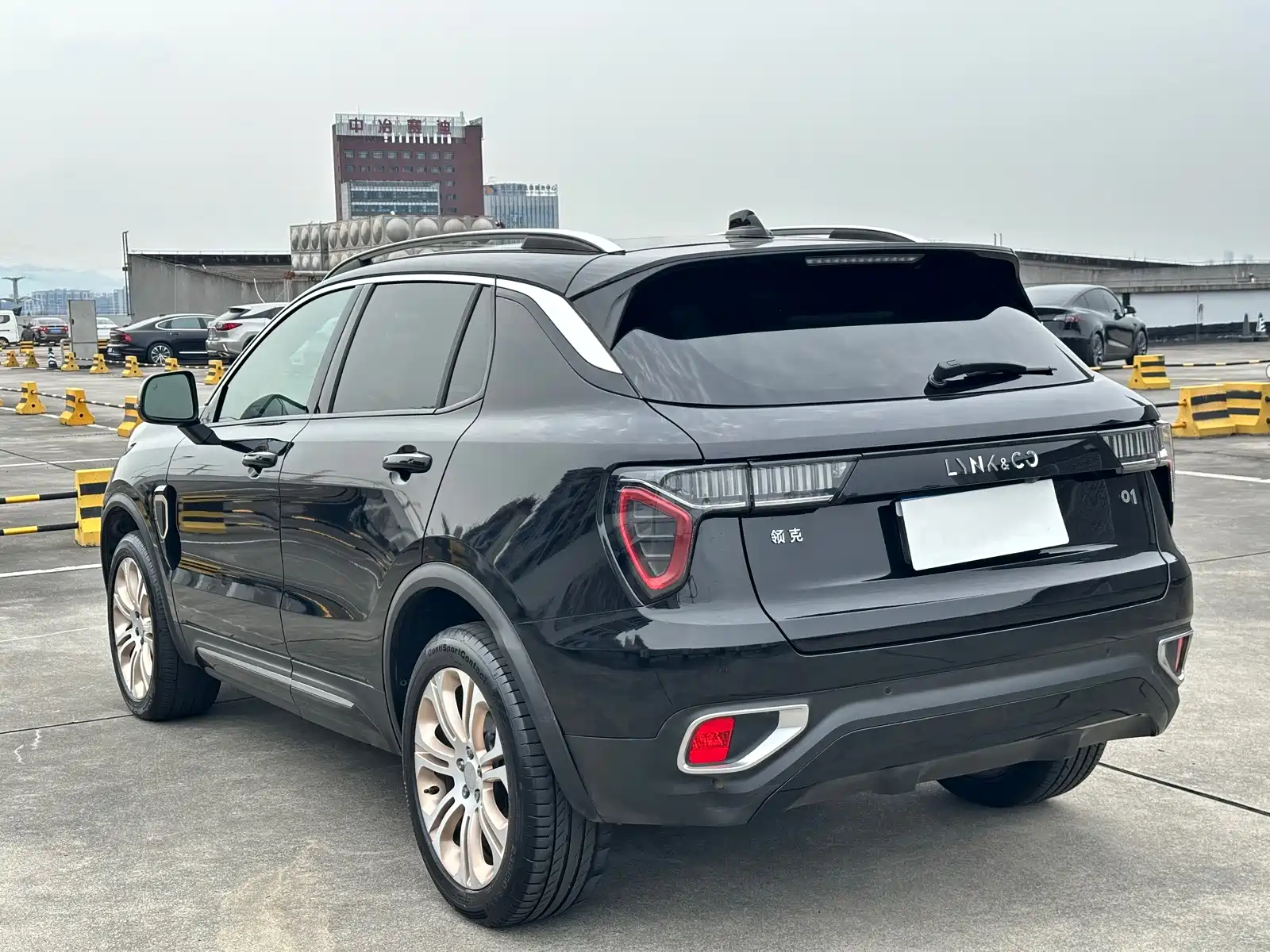 Photo 7 - Lynk & Co 01