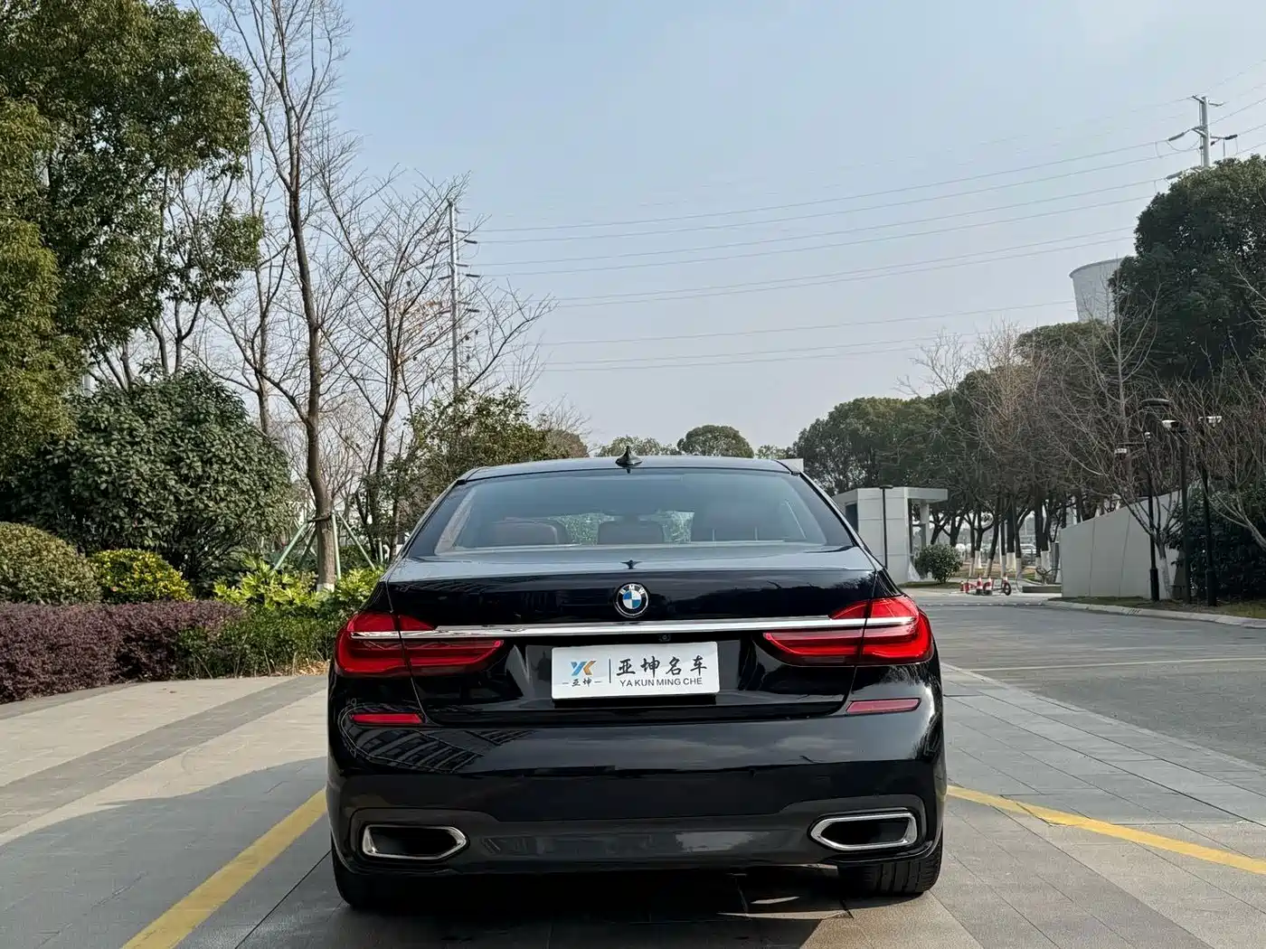 Photo 2 - BMW 7 Series