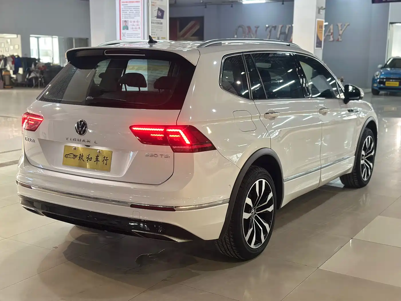 Volkswagen Tiguan L 2021 330TSI Automatic 2WD R-Line Flagship фото 6